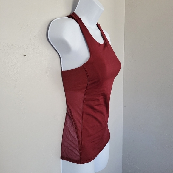 Lululemon Women's 2 Burgundy Tank Top Built in Bra Racerback Mesh Back Athletic - Picture 2 of 7